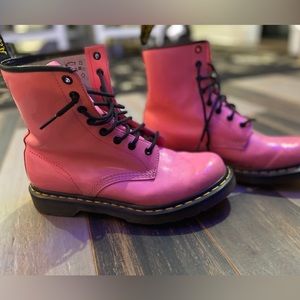 Dr. Martens AIR WAIR Acid Pink Delaney Combat Boots - Size 9 perfect for raves!!